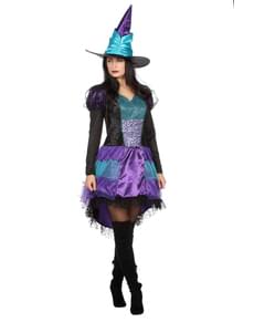 여성을위한 반짝임 의상을 가진 마녀