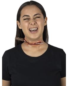 Protesi di coltello conficcato