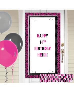 Přizpůsobitelný narozeninový prapor na dveře s růžovými a černými dekoracemi