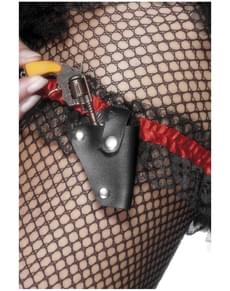 Cinta-liga com pequena pistola num coldre