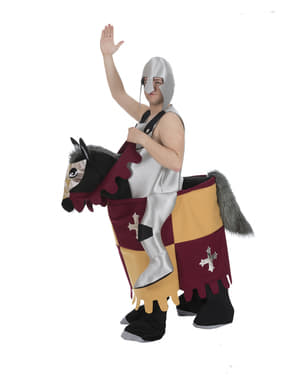 Costume da cavaliere medioevale sul cavallo ride on per adulto