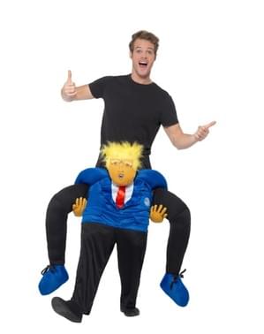 Disfraz a hombros de Donald Trump