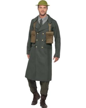 पुरुषों के लिए द्वितीय विश्व युद्ध की पोशाक से ब्रिटिश अधिकारी