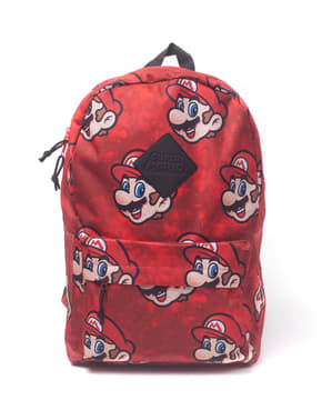 A Red Mario Bros hátizsákkal néz
