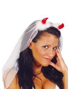 Diadème de diablesse avec son voile de mariée.