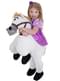 Disfraz a hombros de Rapunzel sobre el caballo Max