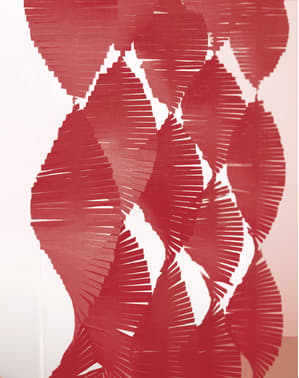 Червона креп папір бахромою стрічки - Основні лінії кольорів