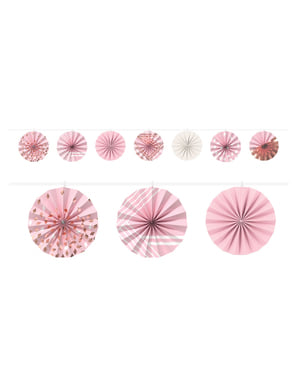 Декоративни фенове от гирлянди с модели в различни розови тонове