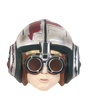 Anakin Skywalker podares mask for a boy