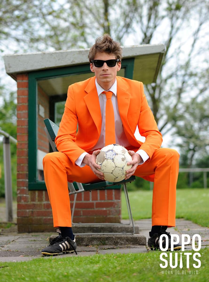 Oranžový oblek - oponenti
