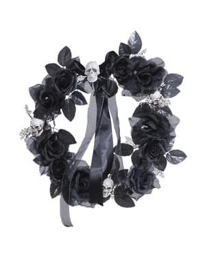 Blomkrans med dödskallar, svarta blommor och skimrande ljus