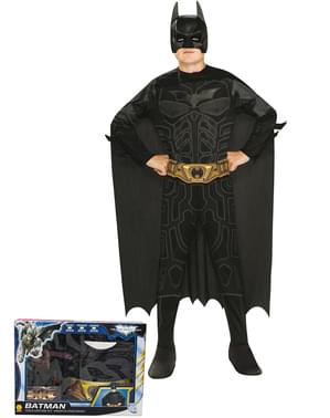 Batman TDK bir kutudaki çocuk için kostümünü yükseltti