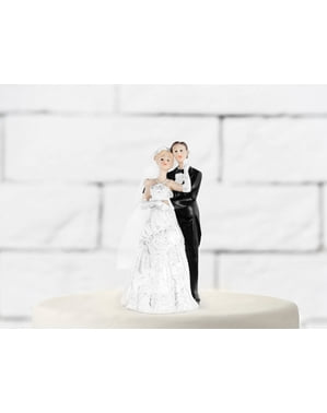 Figur kue pengantin dengan pengantin pirang