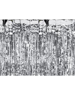Srebrna zavesa v srebrni barvi meri 2,5 m