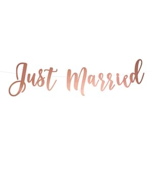 Karangan bunga "Just Married" di rose gold - White & Gold Wedding