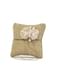 Porta anelli nunziali di rafia con bordi ricamati beige a forma di fiore 