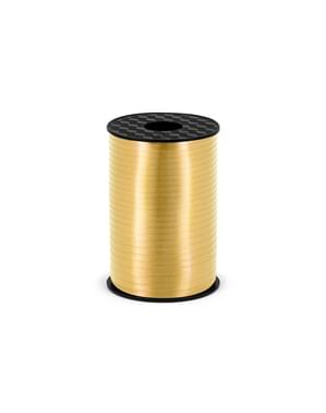 Pita matte berwarna emas terbuat dari plastik berukuran 5 mm