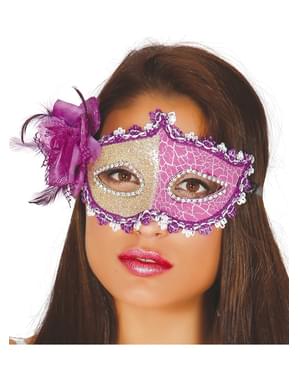 Kadın dekore edilmiş maskeli balo maskesi
