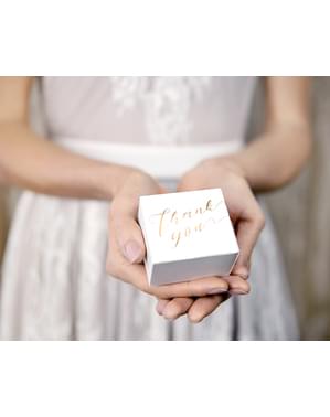 Set 10 kotak kado putih dengan teks putih "Terima Kasih" - White And Gold Wedding