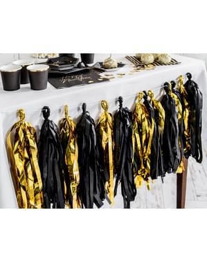 Garland dengan tassels hitam dan emas