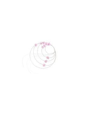 Pastel pembe rattan güller ile 4 dairesel sandalye süsleme seti