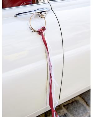 Kit rotan di merah marun untuk mobil pengantin