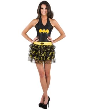 Gadis remaja rok Batgirl dengan manik-manik