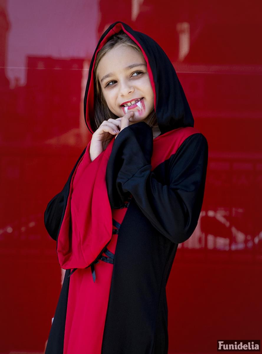 Vampire lady costume for a girl