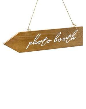 Fából készült „Photo booth” jelzőtábla