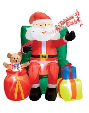 Opblaasbare Kerstman zittend op gigantische fauteuil