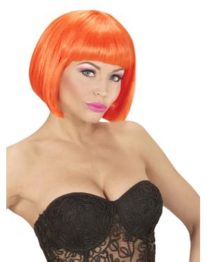 Блестяща оранжева перука на жената