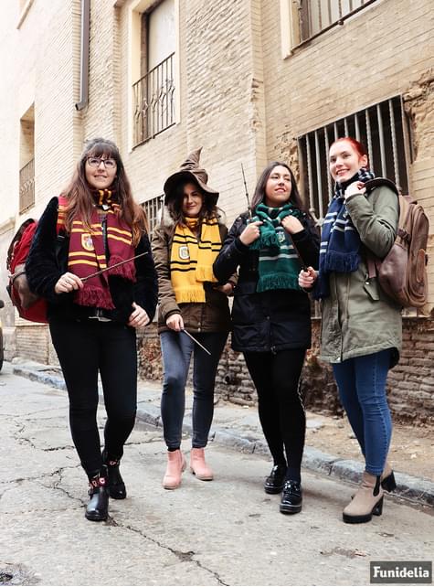 Gryffindor halsduk i vinröd (Officiell Samplarkopia) - Harry Potter