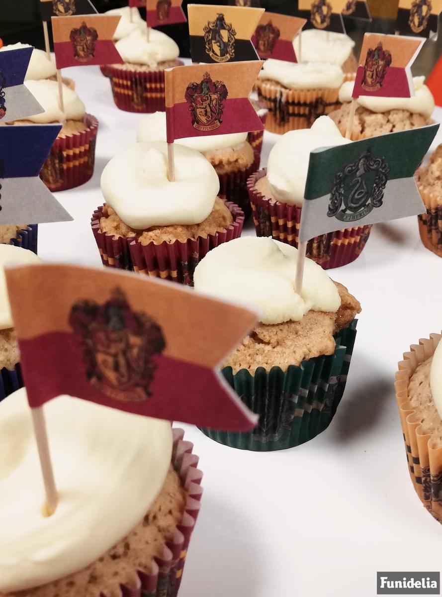Harry Potter set of cupcake cases and flags - Hogwarts Houses