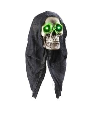 Hooded Hanging Skull dengan Green Eyes