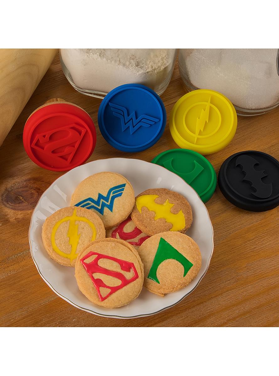 5 zīmogi konditorejai Justice League