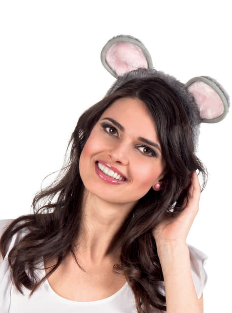 女性の愛らしいマウスの耳