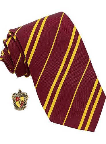 Cinereplicas Cravate Deluxe Harry Potter Hogwarts Avec Épinglette – Officielle, Microfibre, Boîte Cadeau