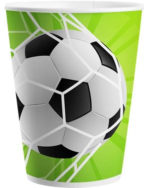 8 futbalových pohárov