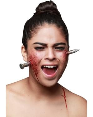 Proteză din latex cui înfipt