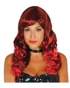 Gewellte Perücke mit roten Strähnen