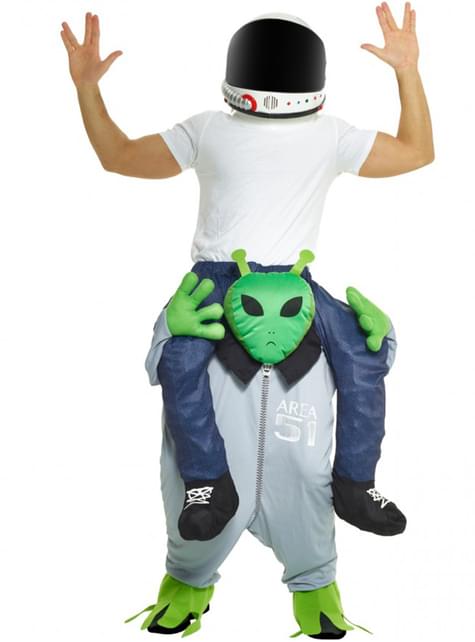 Carry Me kostume på skuldrene af en marsmand