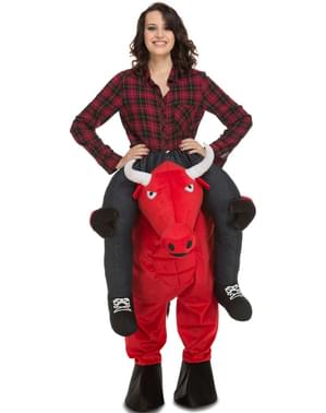 Fato às costas de touro vermelho