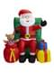 Pai Natal insuflável sentado sobre sofá gigante 