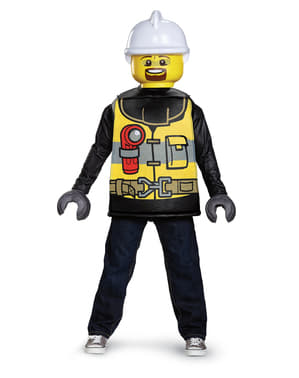 एक बच्चे के लिए लेगो फायर फाइटर पोशाक