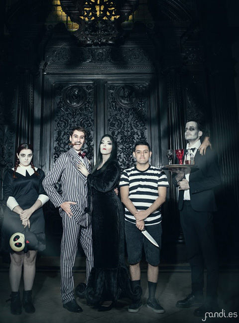La famiglia Addams compie 50 anni, idee per i costumi di Halloween