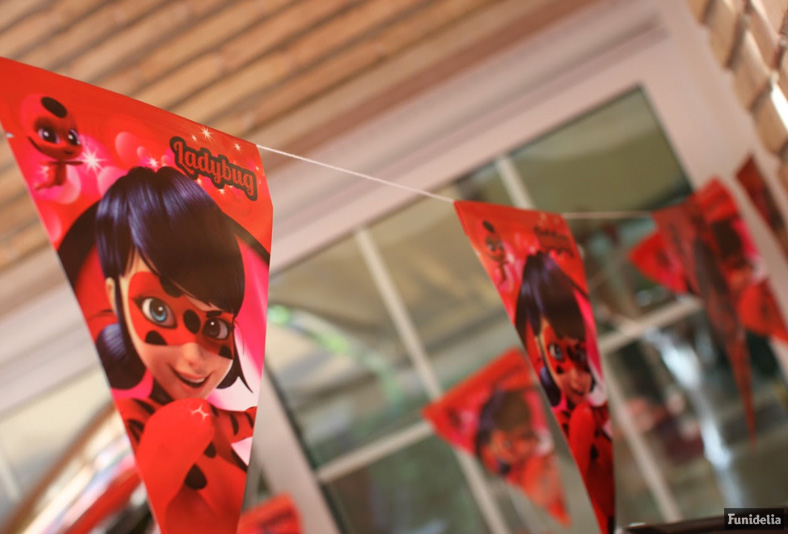 Déco Miraculous Ladybug pour table d'anniversaire