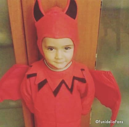 Disfarces de demónios e diabinhos